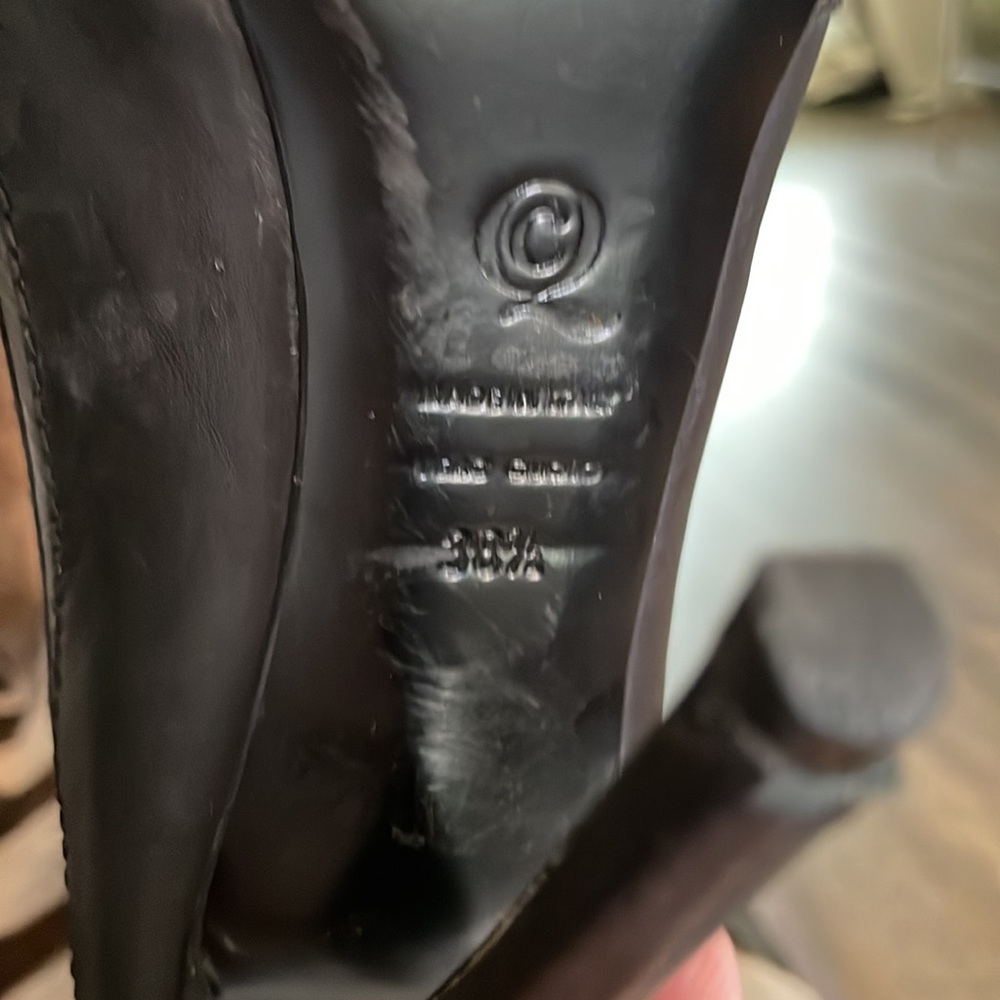 Alexander McQueen Black Leather Cutout Accent Boots
Size 38.5 - Picture 10 of 12